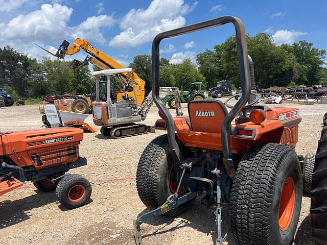Image of Kubota L2250 equipment image 3