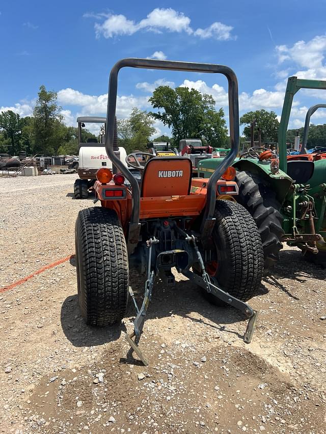 Image of Kubota L2250 equipment image 2
