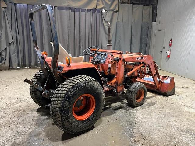 Image of Kubota L2250 equipment image 4