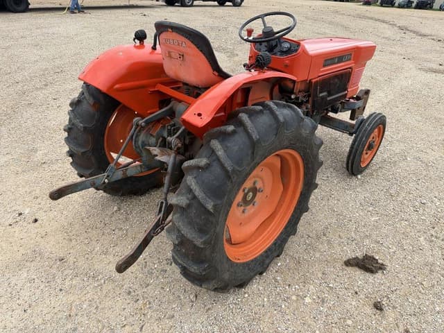 Image of Kubota L235 equipment image 4