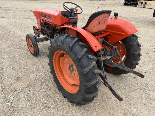 Image of Kubota L235 equipment image 2