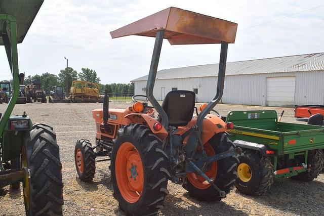 Image of Kubota L235 equipment image 1
