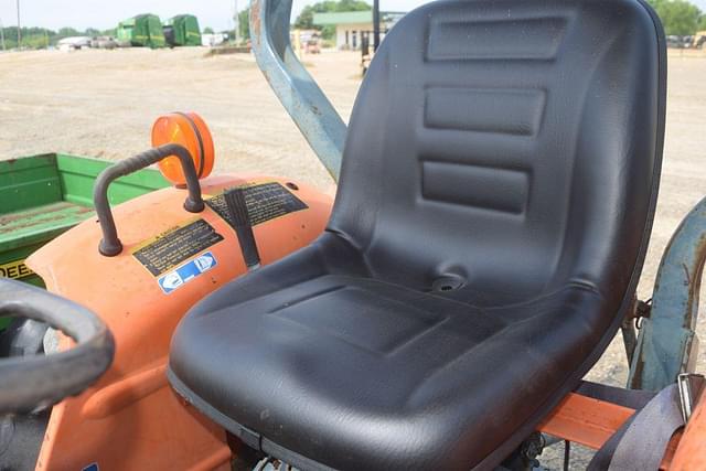 Image of Kubota L235 equipment image 4