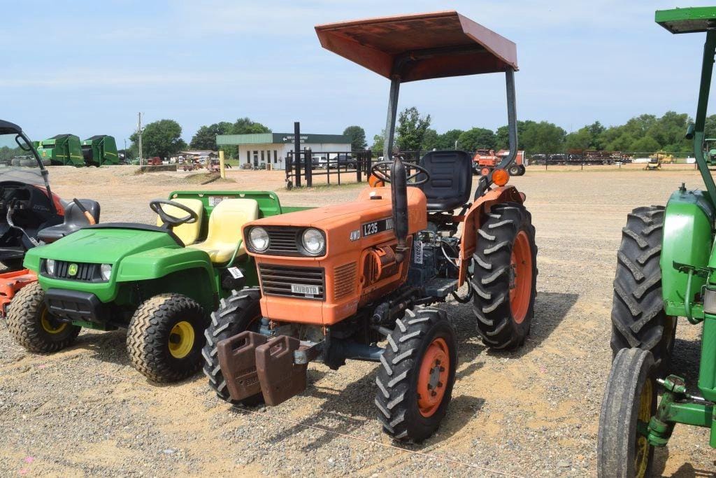 Main image Kubota L235