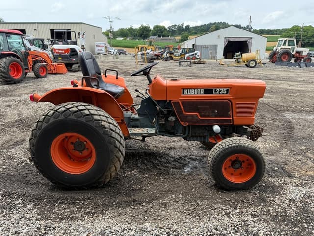 Image of Kubota L235 equipment image 4