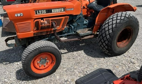 Main image Kubota L235