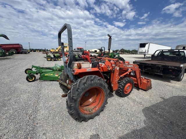 Image of Kubota L2350 equipment image 4