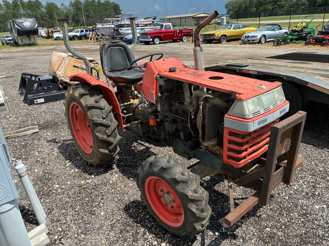 Image of Kubota L2350 Primary image