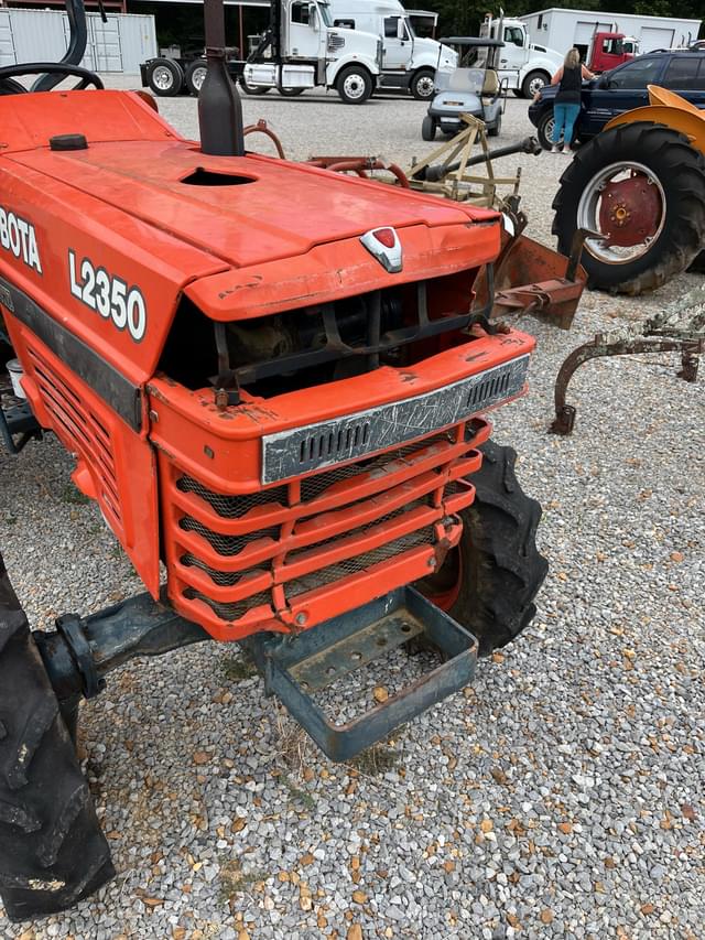 Image of Kubota L2350 equipment image 2