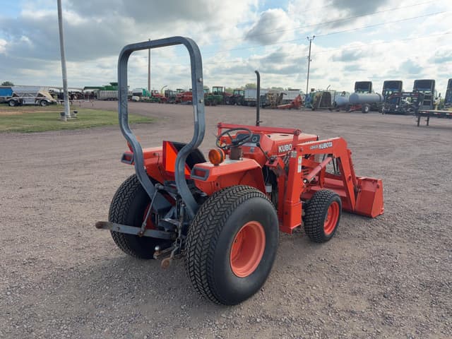 Image of Kubota L2350 equipment image 3