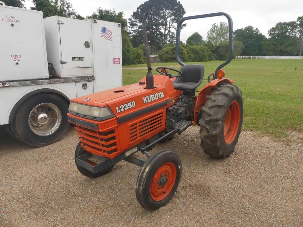 Kubota L2350 Equipment Image0