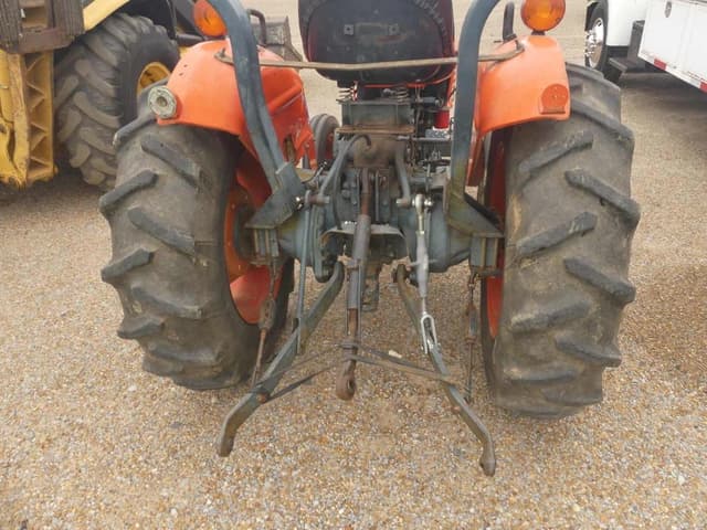 Image of Kubota L2350 equipment image 3