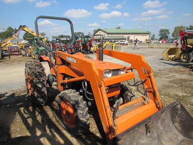 Image of Kubota L245 equipment image 4