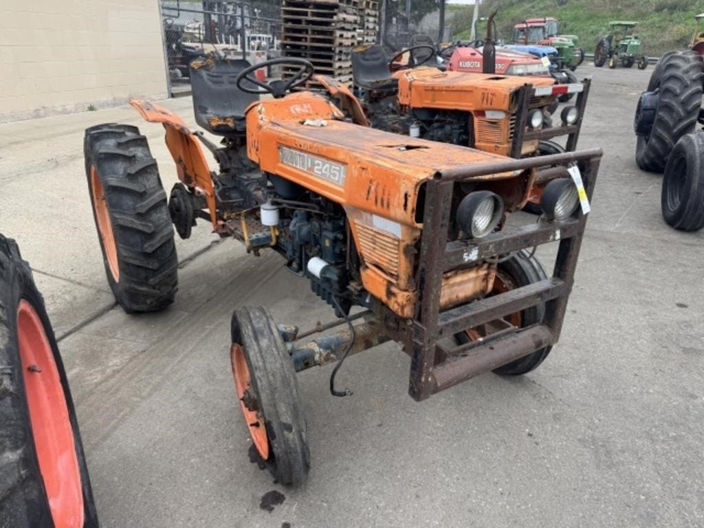 Kubota L245 Equipment Image0