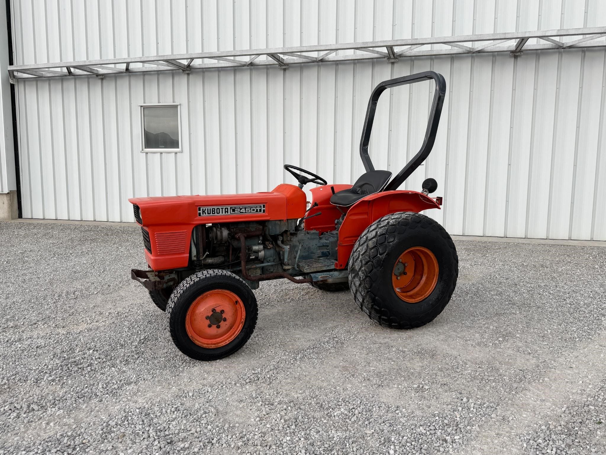Kubota L245DT Equipment Image0