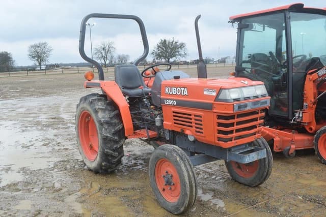 Image of Kubota L2500 equipment image 3