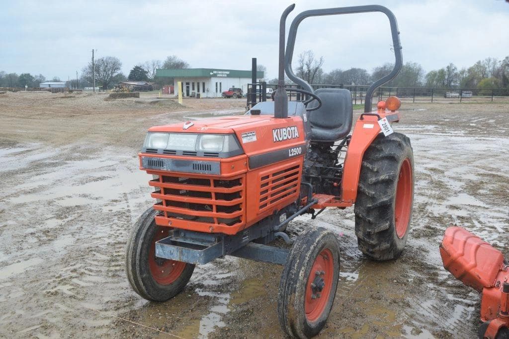 Image of Kubota L2500 Primary image