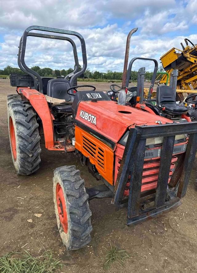 Image of Kubota L2500 equipment image 1