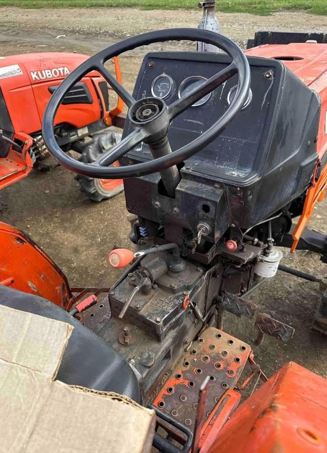 Image of Kubota L2500 equipment image 3