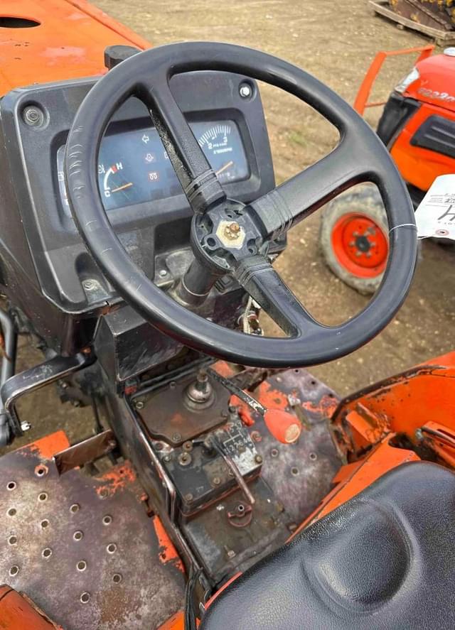 Image of Kubota L2500 equipment image 3
