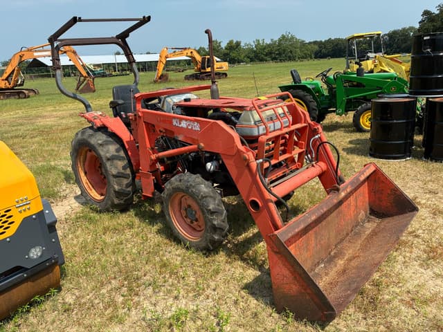 Image of Kubota L2500 equipment image 1