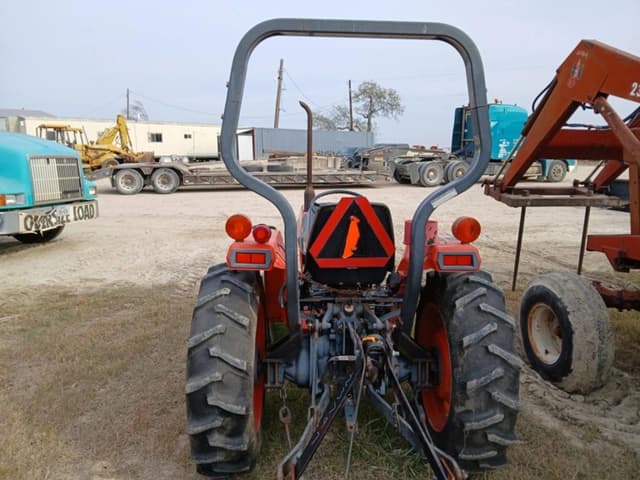 Image of Kubota L2500 equipment image 3