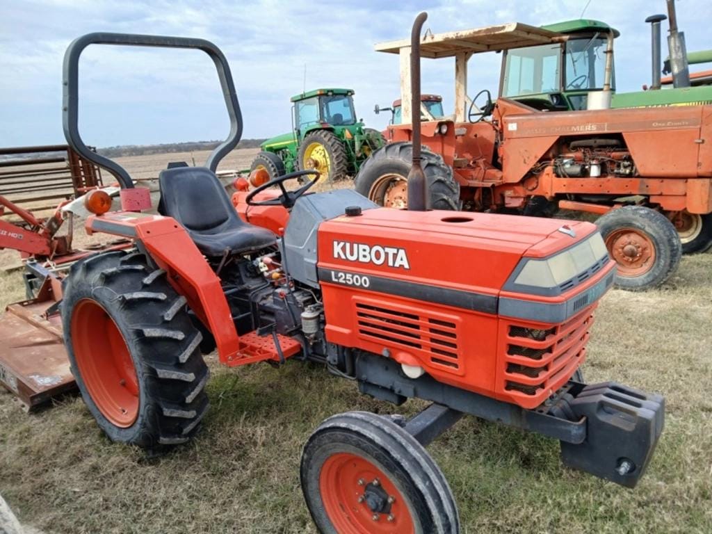 Kubota L2500 Equipment Image0