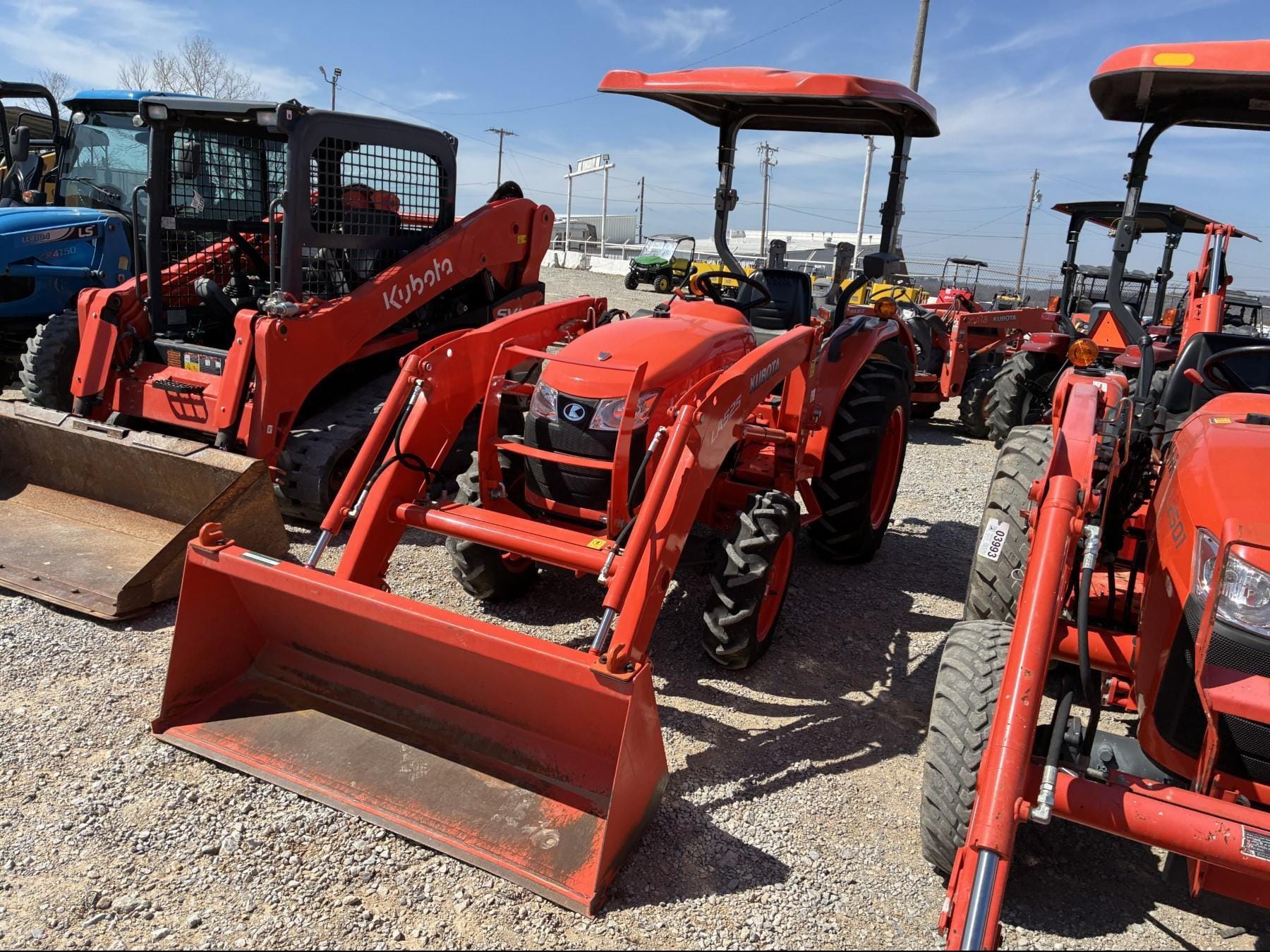 Kubota L2501 Equipment Image0