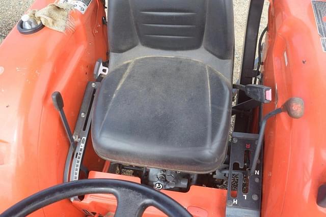 Image of Kubota L2501 equipment image 4