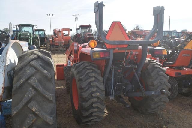 Image of Kubota L2501 equipment image 2