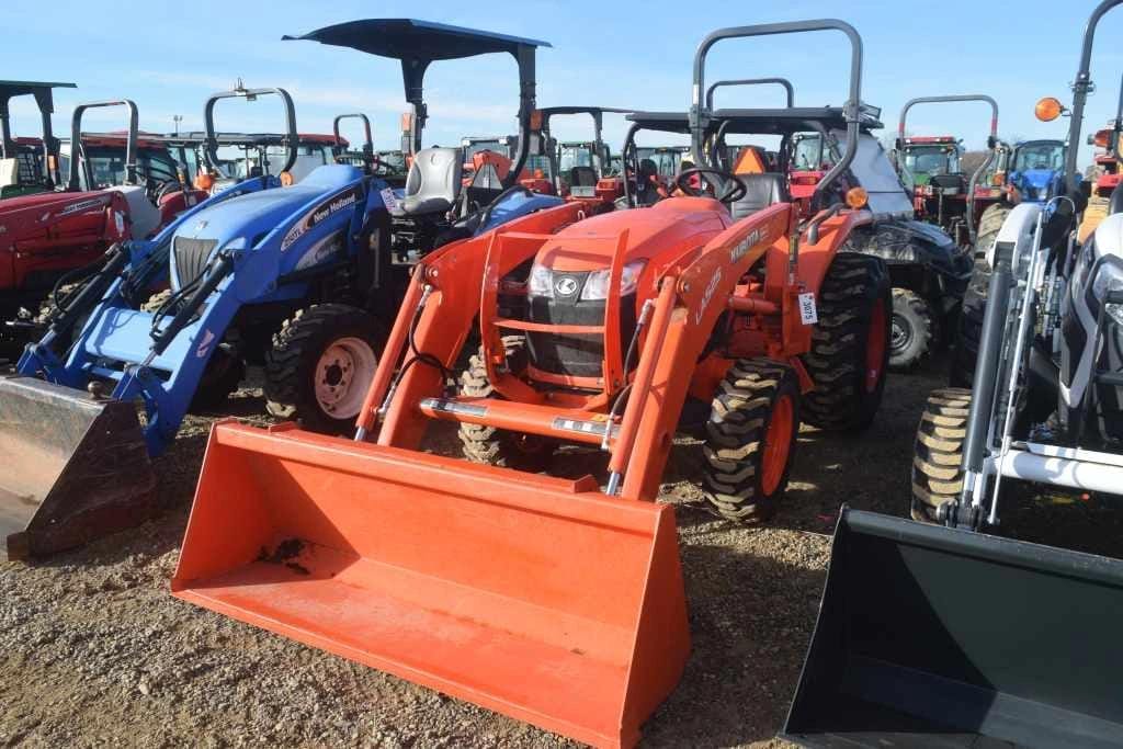 Kubota L2501 Equipment Image0