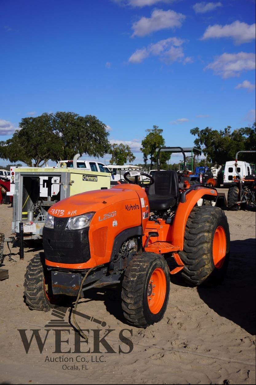 Kubota L2501 Equipment Image0