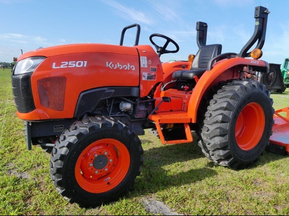 Kubota L2501 Equipment Image0