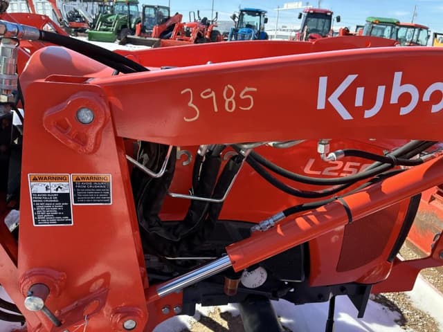 Image of Kubota L2501 equipment image 4