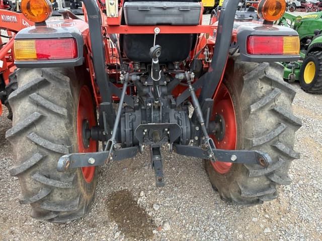Image of Kubota L2501 equipment image 4