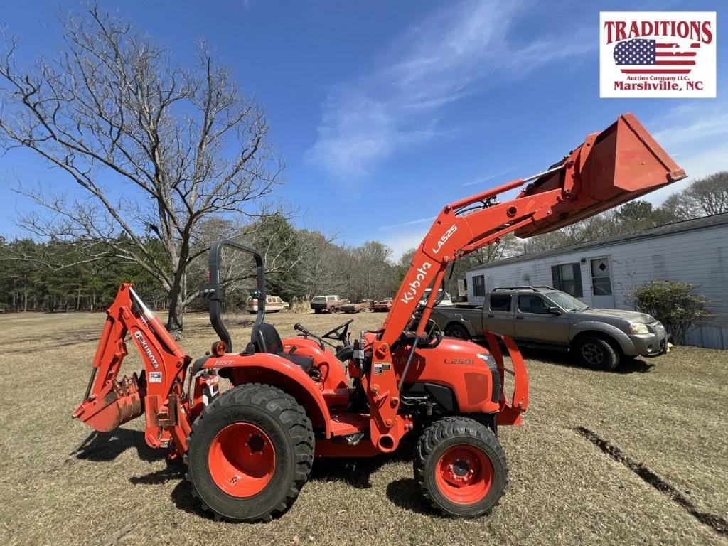Kubota L2501D Equipment Image0