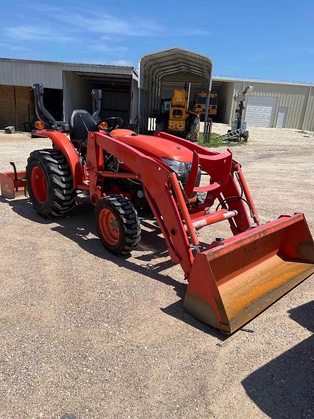 Image of Kubota L2501HST equipment image 4