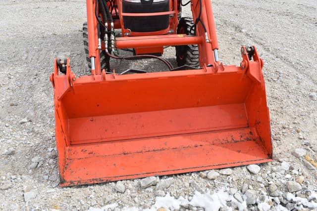 Image of Kubota L2501D equipment image 4