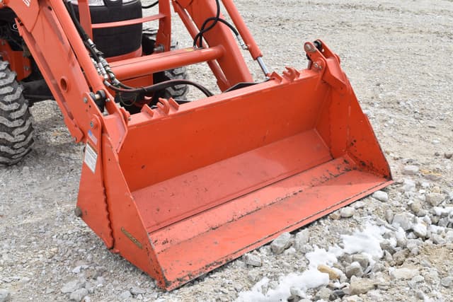 Image of Kubota L2501D equipment image 3