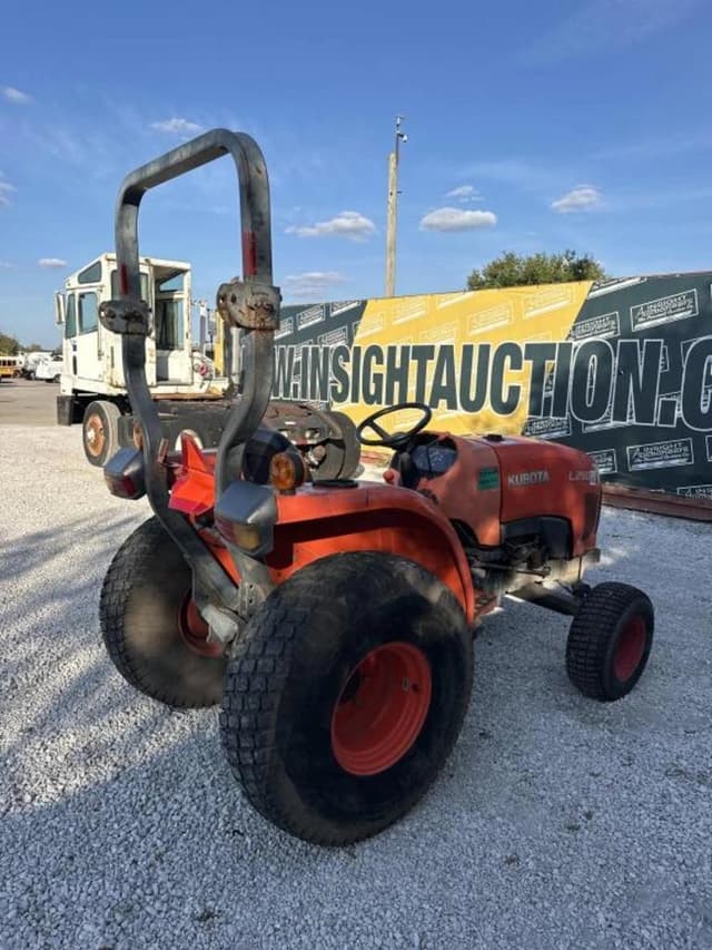 Image of Kubota L2501 equipment image 3