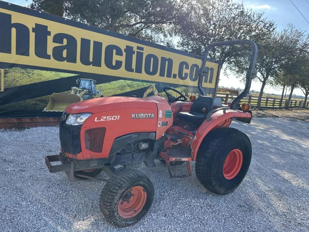 Kubota L2501 Equipment Image0
