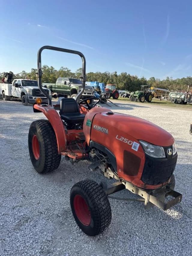 Image of Kubota L2501 equipment image 4