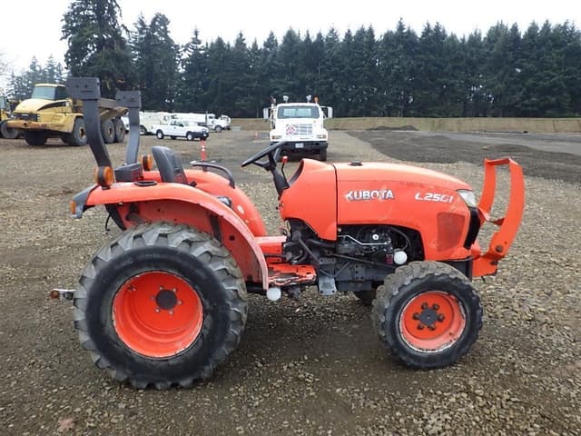 Image of Kubota L2501 equipment image 2