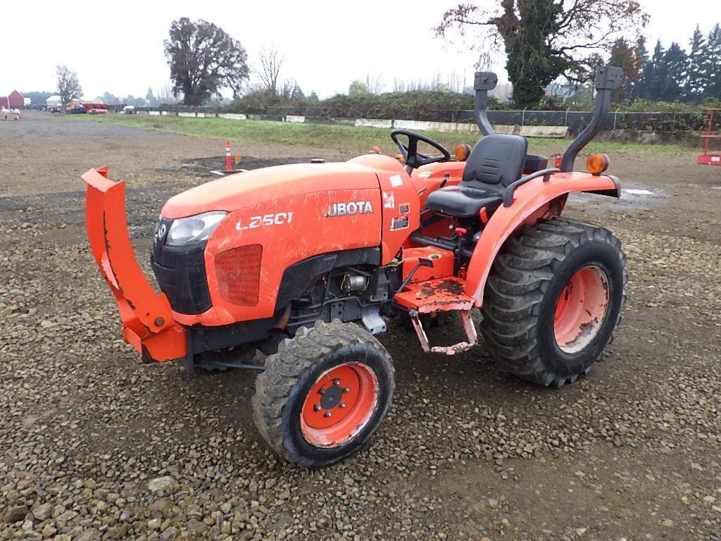 Kubota L2501 Equipment Image0