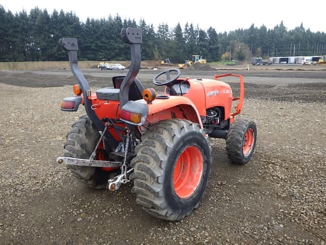 Image of Kubota L2501 equipment image 3