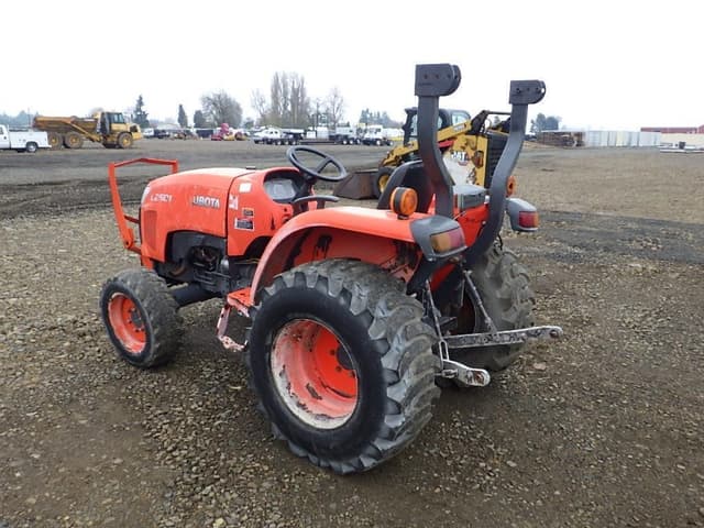 Image of Kubota L2501 equipment image 4