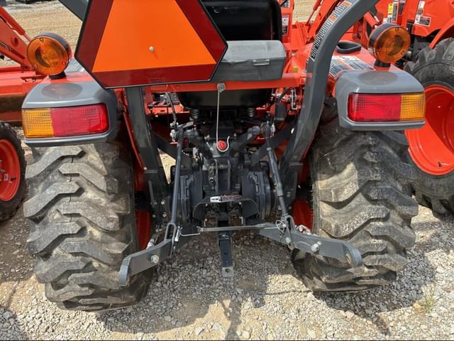 Image of Kubota L2501D equipment image 4