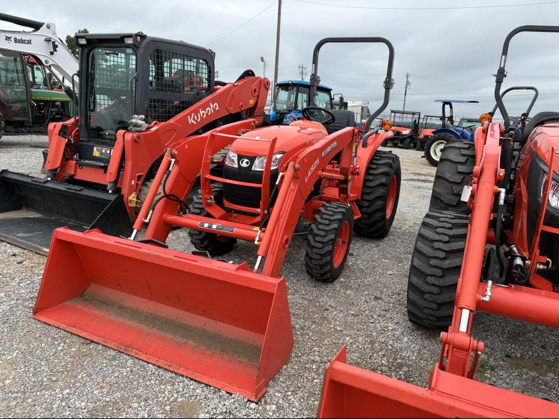 Kubota L2501D Equipment Image0
