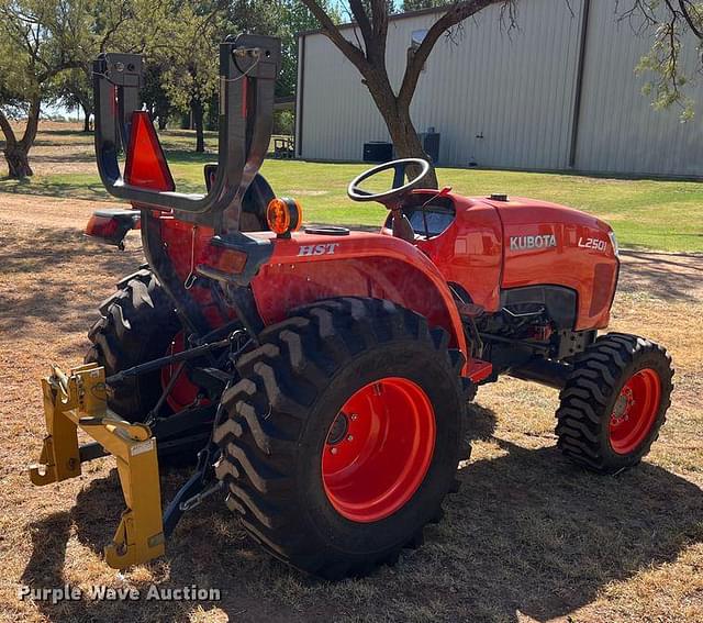 Image of Kubota L2501D equipment image 4