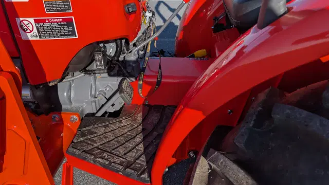 Image of Kubota L2501DT equipment image 4